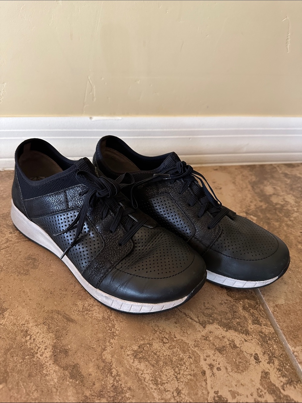 Women’s Dansko Christina Sneakers, Women's Size EU 39 (US 8.5-9)